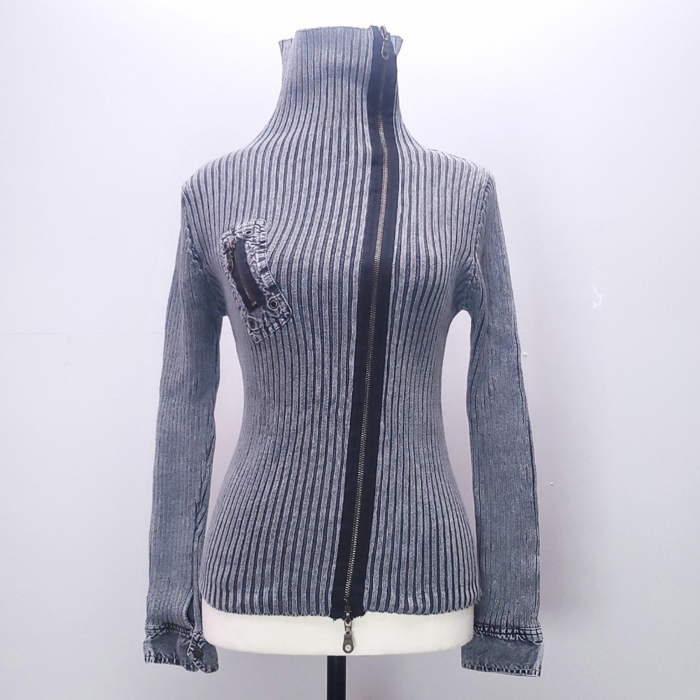 Small Grey 100% Cotton Asymetrical Zip-Up Knit in Gradient Grey - Picture 5 of 9